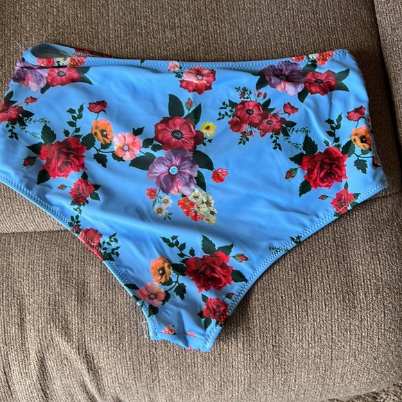 🌻Cupshe bikini🌻 - Picture 6 of 8